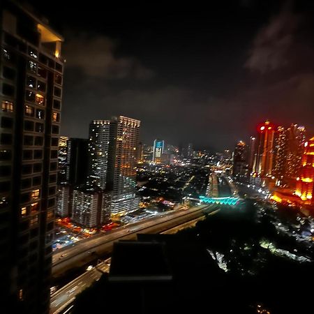 Mercu Summer Suites Klcc By Minutepointhome 쿠알라룸푸르 외부 사진