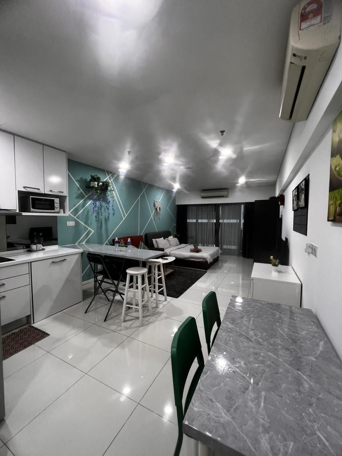 Mercu Summer Suites Klcc By Minutepointhome 쿠알라룸푸르 외부 사진