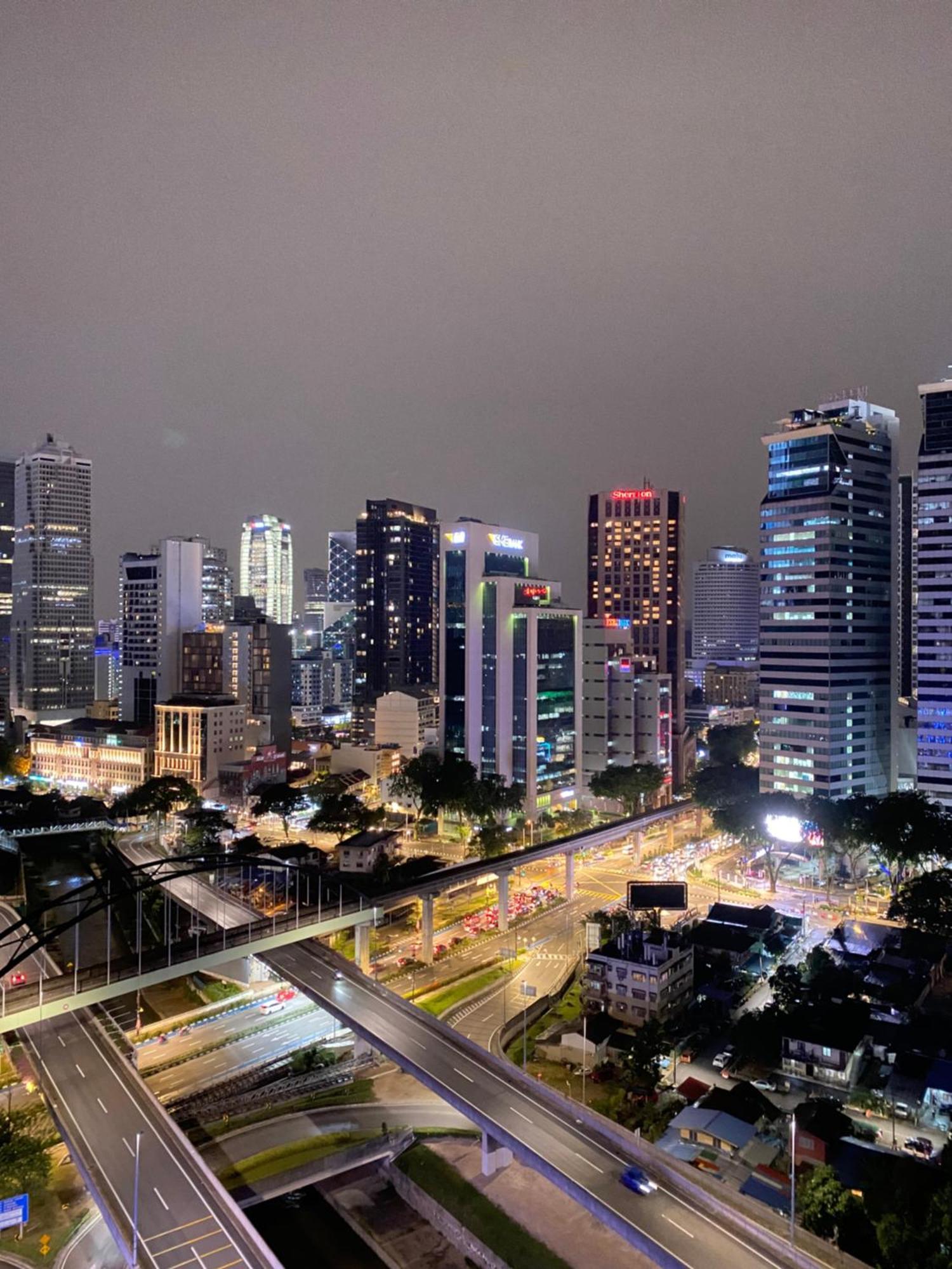 Mercu Summer Suites Klcc By Minutepointhome 쿠알라룸푸르 외부 사진